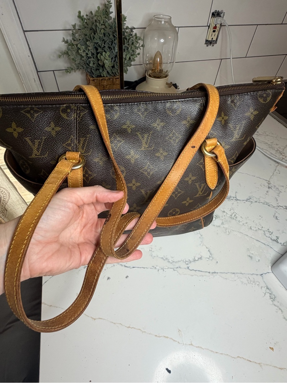 Louis Vuitton Totally MM (authentic) - Picture 7 of 8